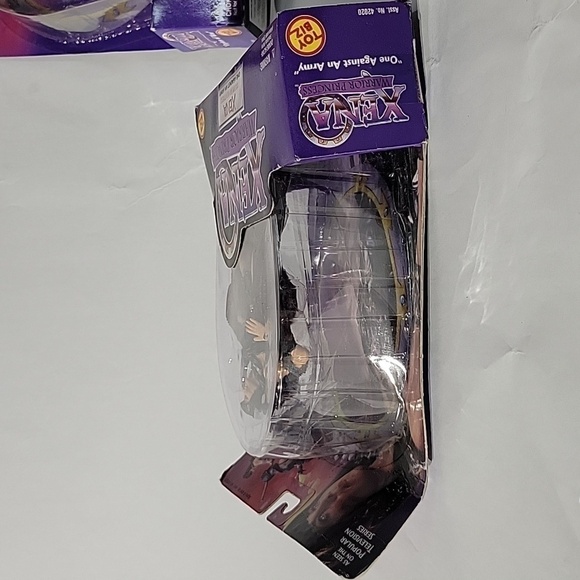 Toy Biz, Xena Warrior Huntress, Gabrielle Orphan of War, & Harem Xena w/ Pillar - Picture 6 of 17